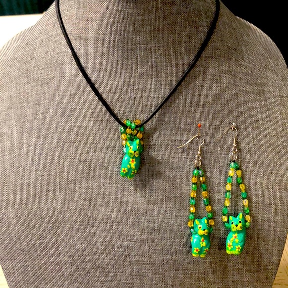 Necklace-earrings set. Handmade/hand painted green cats! So cute! - Picture 1 of 6